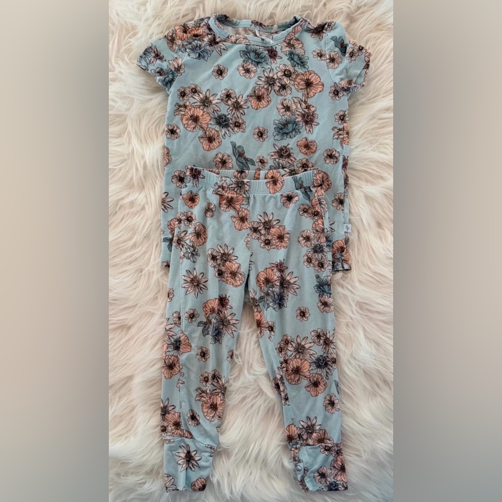 GUC Posh Peanut Natalie Blue Floral Short Sleeve/Long Pant Pajamas 2T